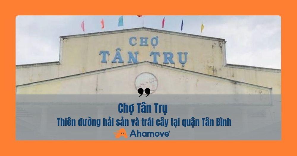 Một gian hàng bày bán đủ loại rau củ quả tươi ngon tại Chợ Tân Ba